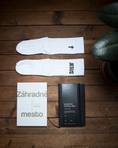 🎄Vánoční sada pro STUDENTY – deník, ponožky a kniha Záhradné mesto