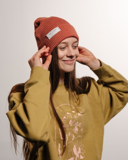 LOVE IS MORE | unisex čiapka hnedá