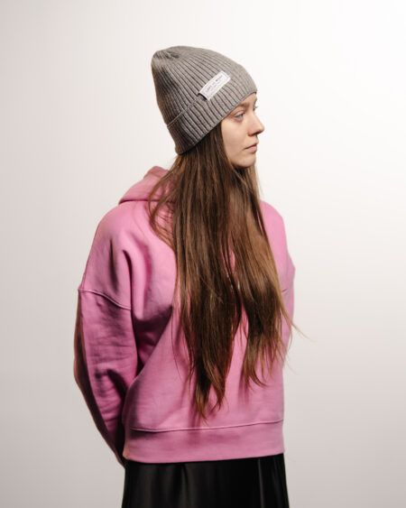 LOVE IS MORE | unisex čiapka sivá